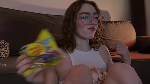 Snapshot of purity_ring chatting on 12/22/24, 10:25 Marie online show from 12/22/24, 10:25