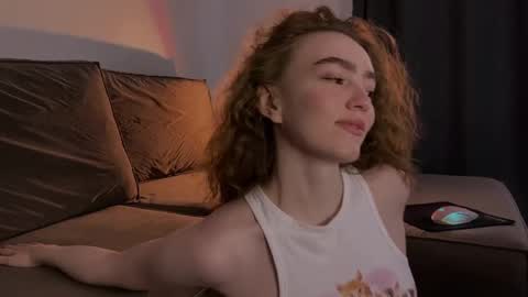 Snapshot of purity_ring chatting on 03/02/25, 08:27 Marie online show from 03/02/25, 08:27