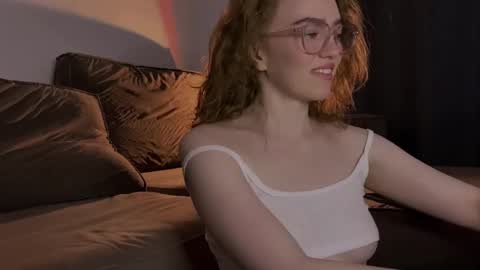 Snapshot of purity_ring chatting on 03/08/25, 03:24 Marie online show from 03/08/25, 03:24