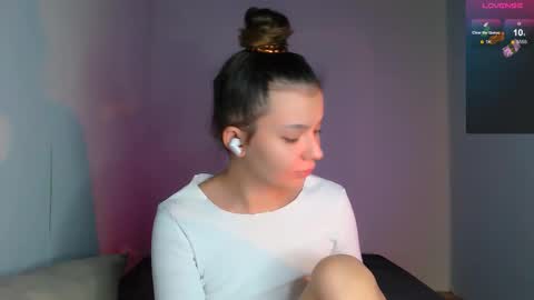 Snapshot of purple_peach chatting on 10/12/25, 12:20 Carolyn online show from 10/12/25, 12:20