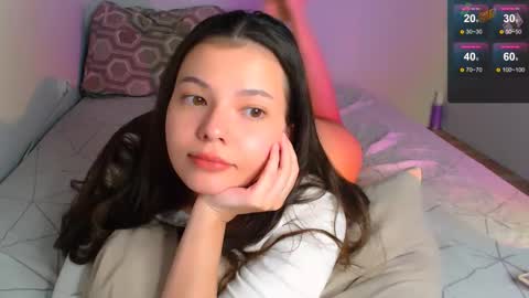 Snapshot of purple_peach chatting on 10/23/25, 01:21 Carolyn online show from 10/23/25, 01:21