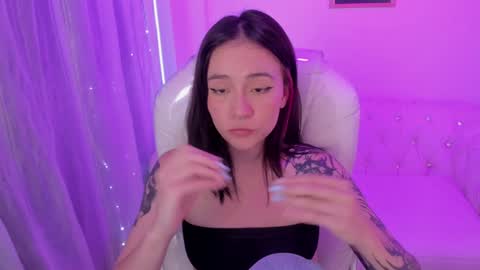 Snapshot of purple_slut_ chatting on 02/06/25, 12:00 Anna online show from 02/06/25, 12:00