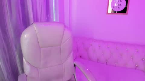 Snapshot of purple_slut_ chatting on 02/19/25, 10:20 Anna online show from 02/19/25, 10:20