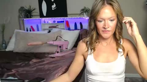 Snapshot of purple_sub chatting on 11/15/25, 10:45 Purple online show from 11/15/25, 10:45