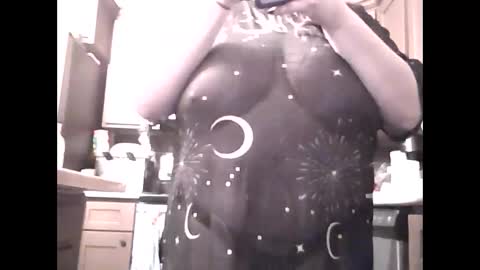 Snapshot of purplepantied23 chatting on 01/18/25, 12:13 Jelly online show from 01/18/25, 12:13