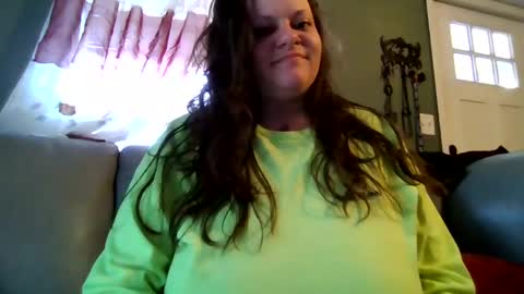 Snapshot of purplepantied23 chatting on 02/05/25, 03:20 Jelly online show from 02/05/25, 03:20