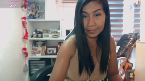 Snapshot of pussycash chatting on 12/19/24, 08:13 POCCA online show from 12/19/24, 08:13