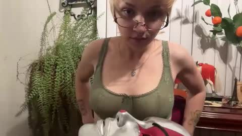 Snapshot of pvnkpixie chatting on 09/09/25, 04:45 pvnkpixie online show from 09/09/25, 04:45