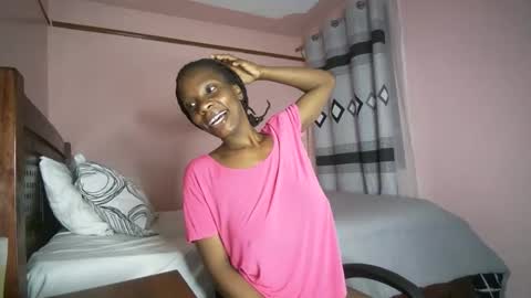 Snapshot of q_pretty chatting on 09/18/25, 07:16 Ivy a little girl full of dreams....be my best online show from 09/18/25, 07:16