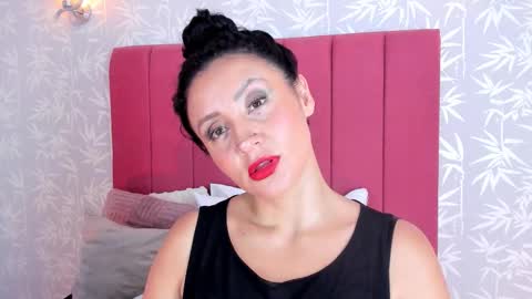 Snapshot of qadeshh_ chatting on 10/19/25, 06:03 qadeshh online show from 10/19/25, 06:03