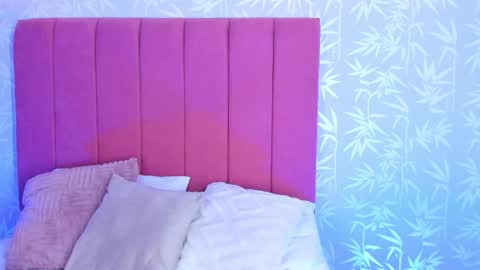 Snapshot of qadeshh_ chatting on 10/29/25, 06:04 qadeshh online show from 10/29/25, 06:04