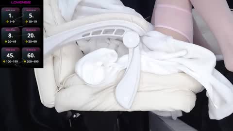 qianqian_ online show from 10/30/25, 09:44