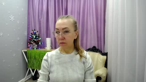 Snapshot of queen_a_n_i chatting on 12/29/24, 10:45 A N I Ill be here on December 1st online show from 12/29/24, 10:45