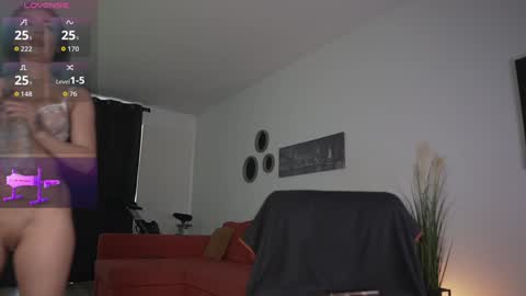 Snapshot of queen_leylla chatting on 11/15/25, 06:33 queen_leylla online show from 11/15/25, 06:33