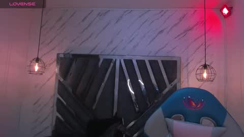 Snapshot of queen_perla_ chatting on 10/13/25, 11:32 online show from 10/13/25, 11:32