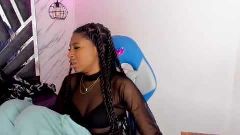 Snapshot of queen_perla_ chatting on 10/24/25, 07:10 online show from 10/24/25, 07:10