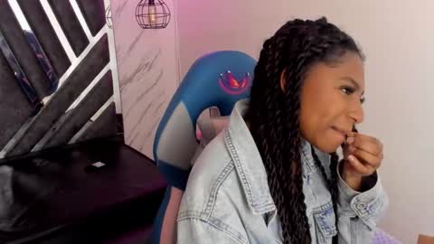 Snapshot of queen_perla_ chatting on 10/30/25, 02:46 online show from 10/30/25, 02:46