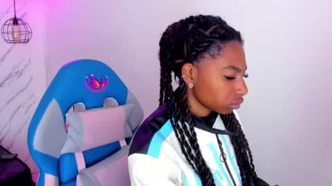 Snapshot of queen_perla_ chatting on 11/03/25, 11:33 online show from 11/03/25, 11:33