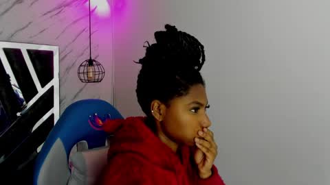 Snapshot of queen_perla_ chatting on 11/13/25, 11:20 online show from 11/13/25, 11:20