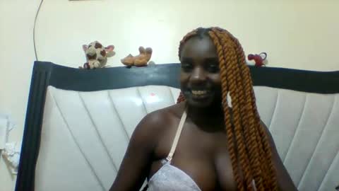 Snapshot of queen_wow2 chatting on 09/16/25, 10:27 queen online show from 09/16/25, 10:27