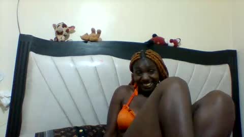 Snapshot of queen_wow2 chatting on 09/16/25, 10:33 queen online show from 09/16/25, 10:33