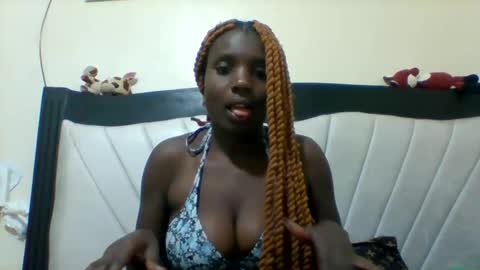 Snapshot of queen_wow2 chatting on 09/20/25, 11:00 queen online show from 09/20/25, 11:00