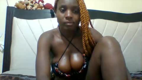 Snapshot of queen_wow2 chatting on 09/23/25, 10:18 queen online show from 09/23/25, 10:18