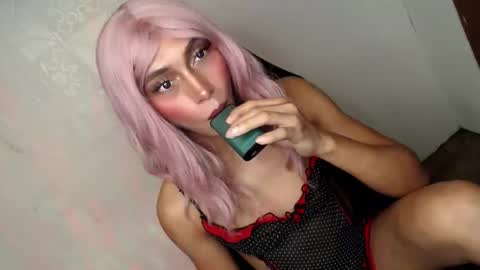 Snapshot of queenfoxylady chatting on 10/22/25, 01:00 just call me QUEEN and ill be there online show from 10/22/25, 01:00