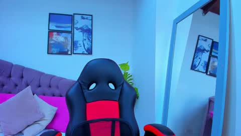 Queen online show from 03/01/25, 06:21