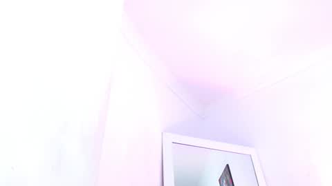 Snapshot of queenie_star chatting on 01/18/25, 12:02 Maria Del Mar online show from 01/18/25, 12:02