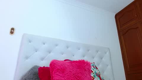 Snapshot of queenie_star chatting on 01/28/25, 12:26 Maria Del Mar online show from 01/28/25, 12:26