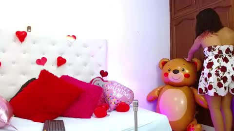 Snapshot of queenie_star chatting on 02/15/25, 03:17 Maria Del Mar online show from 02/15/25, 03:17