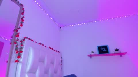 Andrea  online show from 11/12/25, 03:45