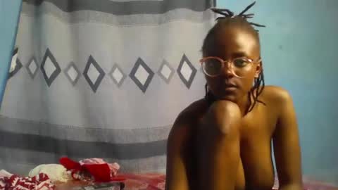 Snapshot of queenmerliz331240 chatting on 02/08/25, 01:54 queenmerliz331240 online show from 02/08/25, 01:54