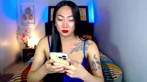 QUEEN online show from 02/09/25, 10:42