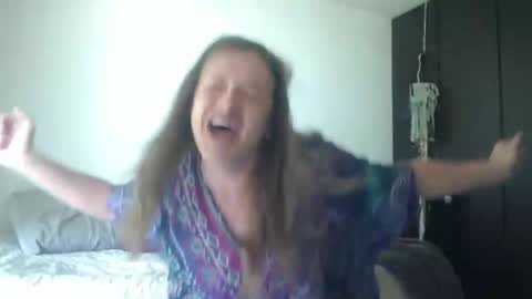 Snapshot of queennicky88 chatting on 12/25/24, 04:22 Nico online show from 12/25/24, 04:22