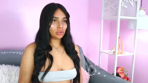 Snapshot of queenofchains chatting on 10/16/25, 12:39 queenofchains online show from 10/16/25, 12:39