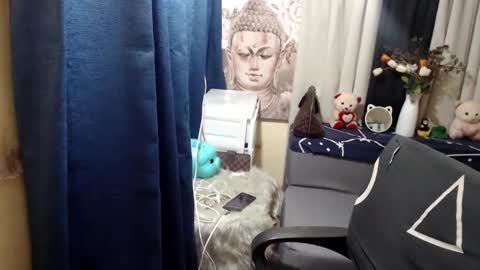 Snapshot of queenofcum169xx chatting on 01/10/25, 04:20 Mikka online show from 01/10/25, 04:20