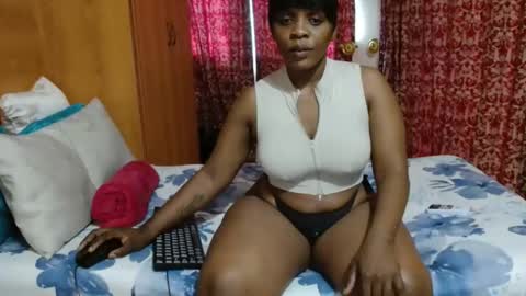 Snapshot of queenteex6999 chatting on 09/30/25, 08:08 queenteex6999 online show from 09/30/25, 08:08