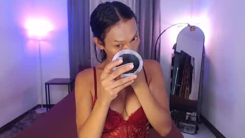 Snapshot of queenvalentinats chatting on 12/03/24, 01:10 ValentinaMoone online show from 12/03/24, 01:10