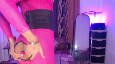 Snapshot of queenvalentinats chatting on 03/01/25, 09:59 ValentinaMoone online show from 03/01/25, 09:59