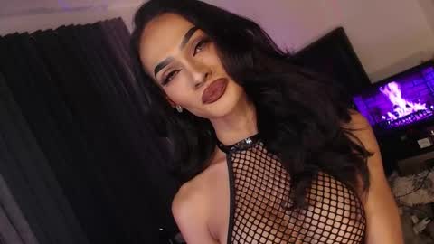 Snapshot of queenvalentinats chatting on 09/12/25, 02:33 ValentinaMoone online show from 09/12/25, 02:33