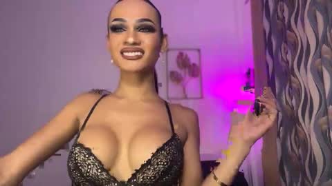Snapshot of queenvalentinats chatting on 09/27/25, 01:49 ValentinaMoone online show from 09/27/25, 01:49