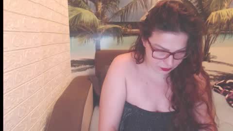 Snapshot of queenxnatasha chatting on 11/17/25, 10:15 queenxnatasha online show from 11/17/25, 10:15