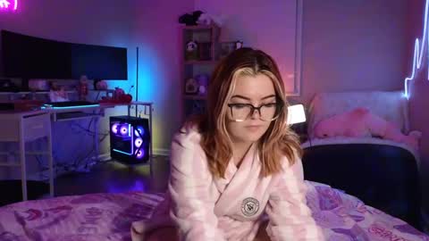 Snapshot of quervoqueen1 chatting on 01/09/25, 02:43 Bri online show from 01/09/25, 02:43