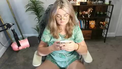 Bri online show from 11/19/25, 12:32