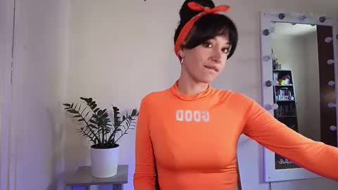 quiet_smile online show from 09/11/25, 09:53