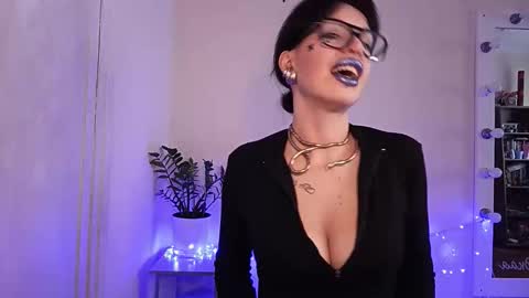 quiet_smile online show from 09/28/25, 10:31