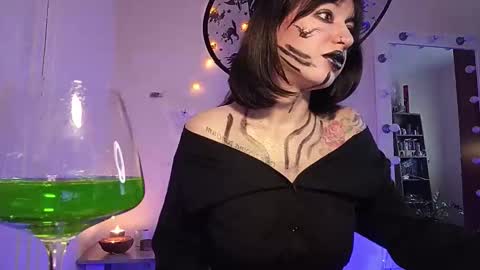 quiet_smile online show from 10/27/25, 08:40