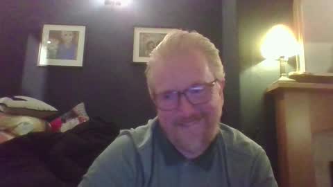 Snapshot of r_o_h_a_n chatting on 10/05/25, 01:04 r_o_h_a_n online show from 10/05/25, 01:04